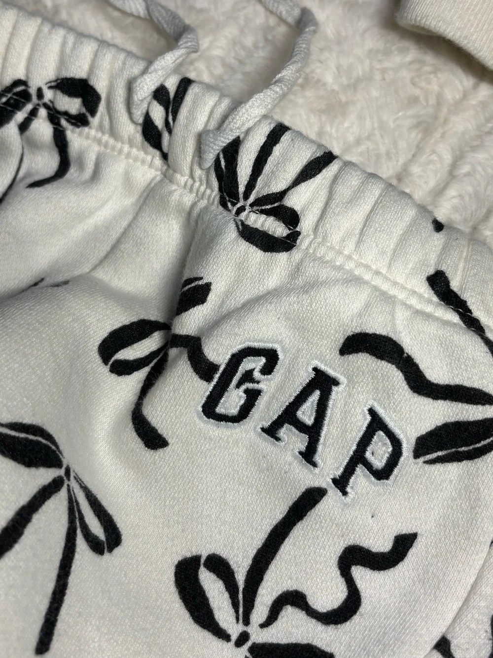 GAP White & Black 2 piece Printed bow Jogger Sweatpants Set for Kids
